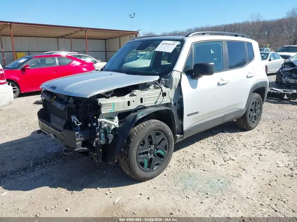 ZACCJBAB6JPH52853 2018 JEEP RENEGADE - Image 2