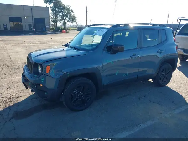 ZACCJBAB6JPH54747 2018 JEEP RENEGADE - Image 2