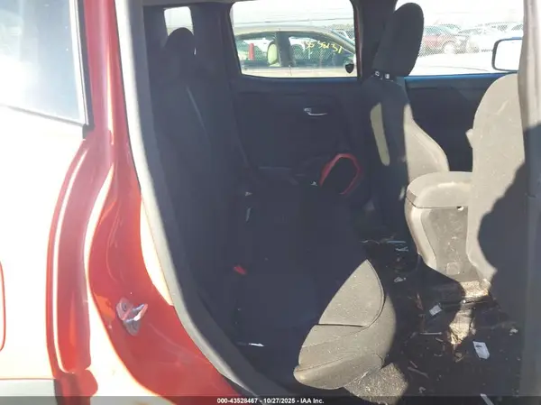 ZACCJBAB6JPH58328 2018 JEEP RENEGADE - Image 8