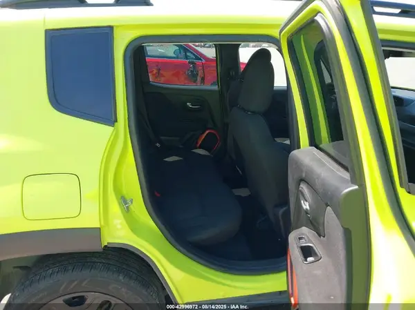 ZACCJBAB6JPH65585 2018 JEEP RENEGADE - Image 8