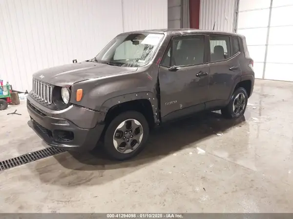 ZACCJBAB6JPH81625 2018 JEEP RENEGADE - Image 2