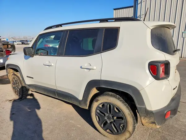 ZACCJBAB6JPJ18245 2018 JEEP RENEGADE - Image 2