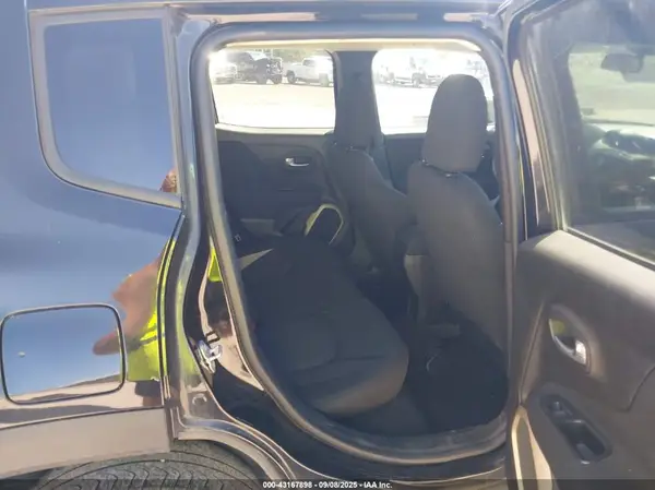 ZACCJBAB7HPE68044 2017 JEEP RENEGADE - Image 8