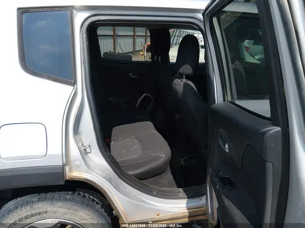 ZACCJBAB7HPE72918 2017 JEEP RENEGADE - Image 8