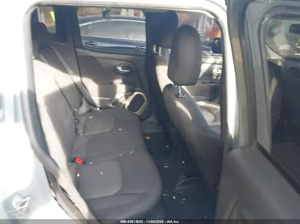 ZACCJBAB7HPE87600 2017 JEEP RENEGADE - Image 8