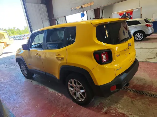 ZACCJBAB7JPH07694 2018 JEEP RENEGADE - Image 2