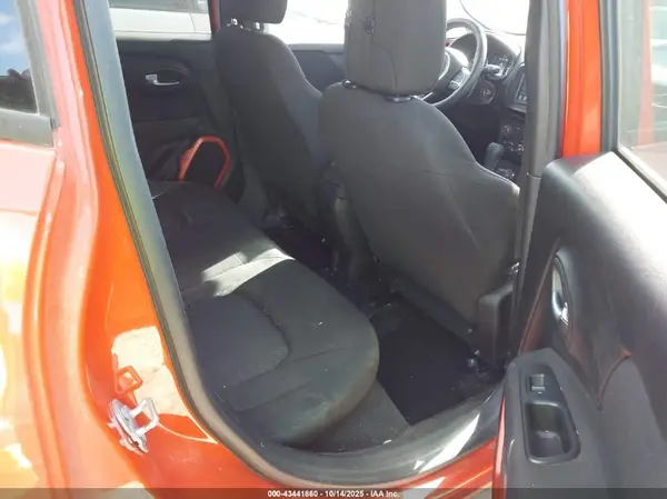 ZACCJBAB7JPH53610 2018 JEEP RENEGADE - Image 8