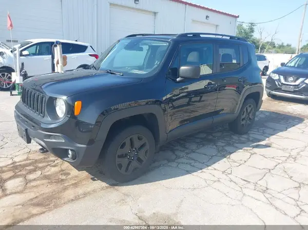 ZACCJBAB7JPJ05598 2018 JEEP RENEGADE - Image 2