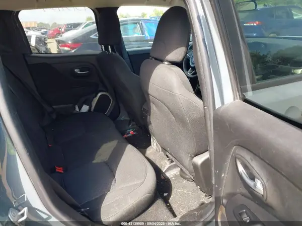 ZACCJBAB8HPF90752 2017 JEEP RENEGADE - Image 8