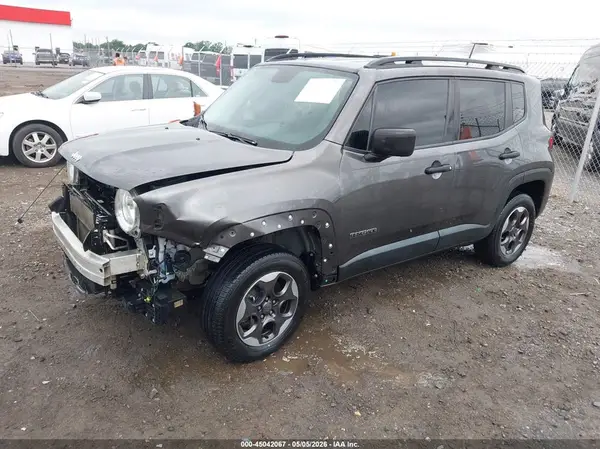ZACCJBAB8HPG01023 2017 JEEP RENEGADE - Image 2