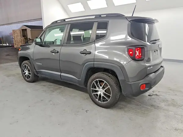 ZACCJBAB8HPG21563 2017 JEEP RENEGADE - Image 2