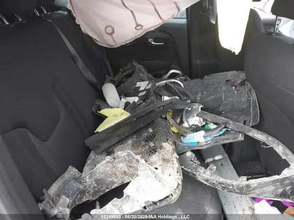 ZACCJBAB8JPH13598 2018 JEEP RENEGADE - Image 8
