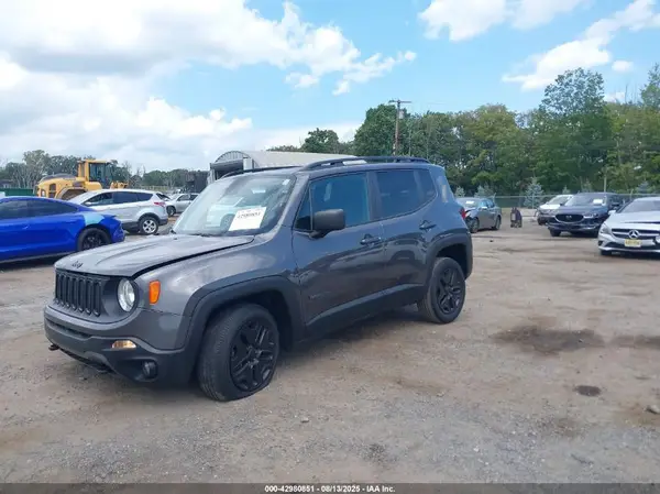 ZACCJBAB8JPH37593 2018 JEEP RENEGADE - Image 2