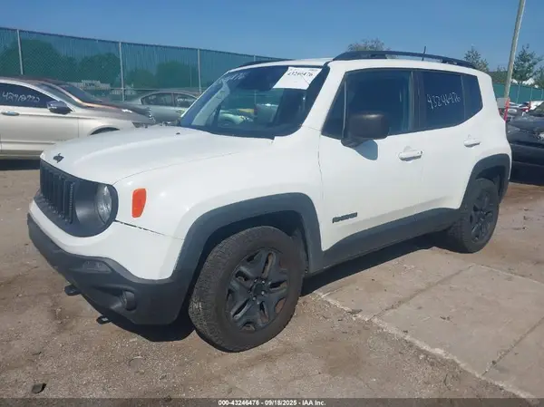 ZACCJBAB8JPH45225 2018 JEEP RENEGADE - Image 2