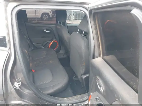 ZACCJBAB8JPH46701 2018 JEEP RENEGADE - Image 8
