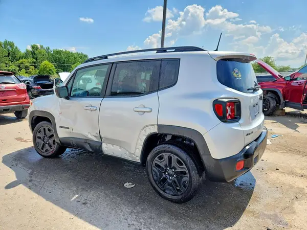 ZACCJBAB8JPH62347 2018 JEEP RENEGADE - Image 2