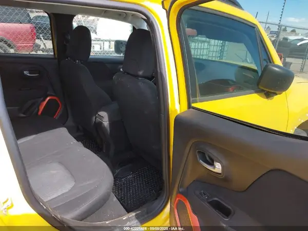 ZACCJBAB8JPJ09093 2018 JEEP RENEGADE - Image 8