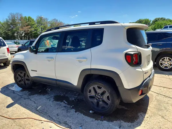 ZACCJBAB8JPJ11801 2018 JEEP RENEGADE - Image 2