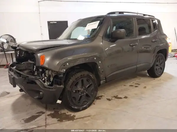 ZACCJBAB8JPJ13595 2018 JEEP RENEGADE - Image 2