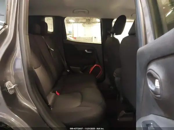ZACCJBAB8JPJ13595 2018 JEEP RENEGADE - Image 8
