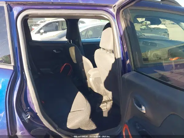 ZACCJBAB8JPJ14617 2018 JEEP RENEGADE - Image 8