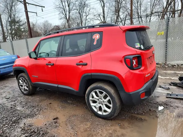 ZACCJBAB8JPJ48640 2018 JEEP RENEGADE - Image 2