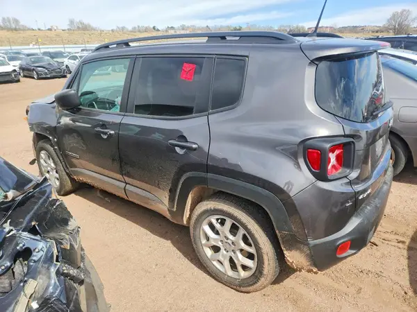 ZACCJBAB8JPJ53840 2018 JEEP RENEGADE - Image 2