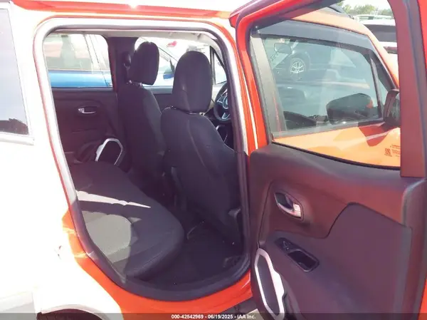 ZACCJBAB8JPJ55880 2018 JEEP RENEGADE - Image 8