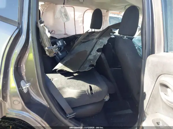 ZACCJBAB9HPF98049 2017 JEEP RENEGADE - Image 8