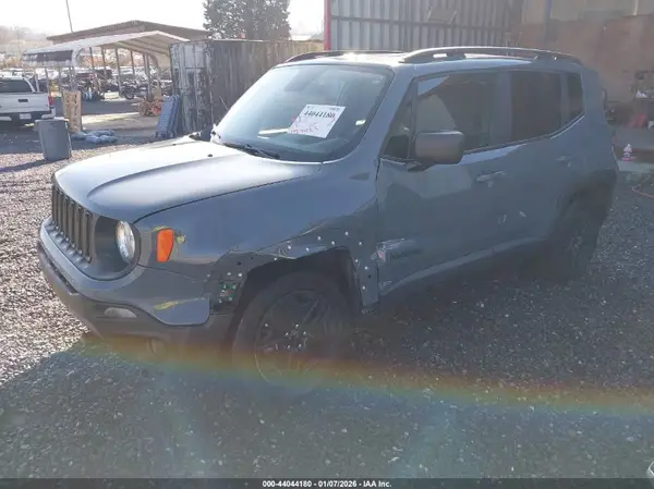 ZACCJBAB9JPH25629 2018 JEEP RENEGADE - Image 2