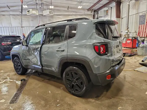 ZACCJBAB9JPH69713 2018 JEEP RENEGADE - Image 2