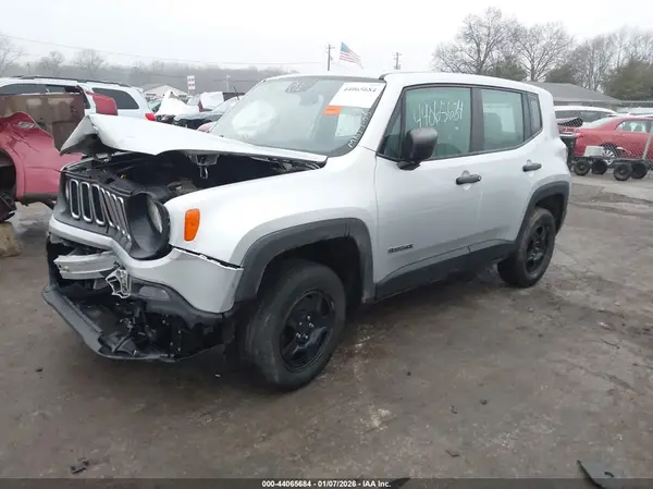 ZACCJBAB9JPH71977 2018 JEEP RENEGADE - Image 2