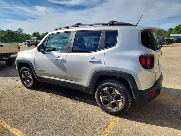 ZACCJBABXHPF47580 2017 JEEP RENEGADE - Image 2