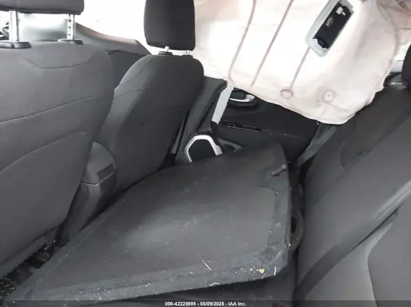 ZACCJBABXJPH03302 2018 JEEP RENEGADE - Image 8
