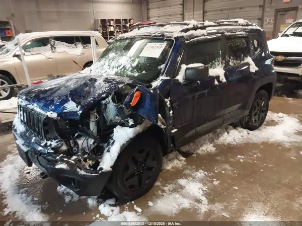 ZACCJBABXJPH35344 2018 JEEP RENEGADE - Image 2