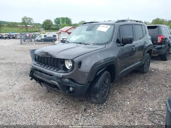 ZACCJBABXJPH38065 2018 JEEP RENEGADE - Image 2