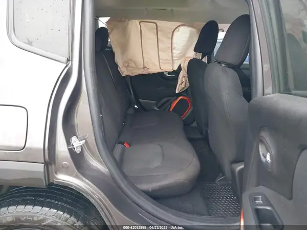 ZACCJBABXJPH38065 2018 JEEP RENEGADE - Image 8