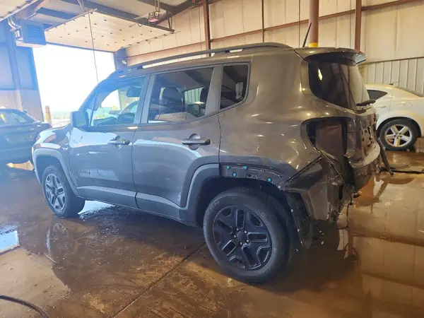 ZACCJBABXJPH48448 2018 JEEP RENEGADE - Image 2