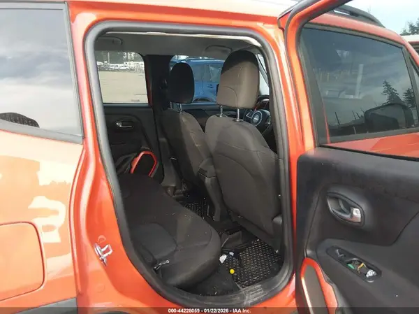 ZACCJBABXJPH53701 2018 JEEP RENEGADE - Image 8