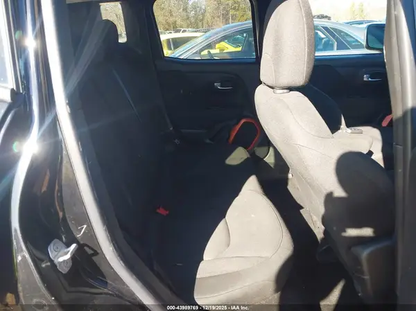 ZACCJBABXJPH58378 2018 JEEP RENEGADE - Image 8
