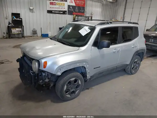 ZACCJBABXJPH71177 2018 JEEP RENEGADE - Image 2