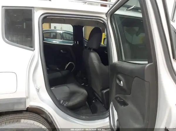 ZACCJBABXJPH71177 2018 JEEP RENEGADE - Image 8