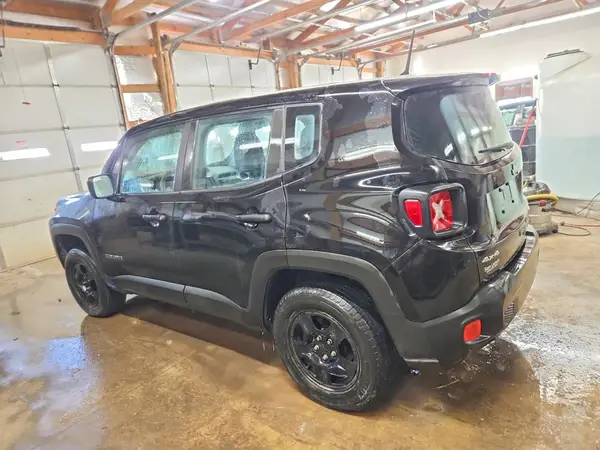 ZACCJBABXJPH76850 2018 JEEP RENEGADE - Image 2