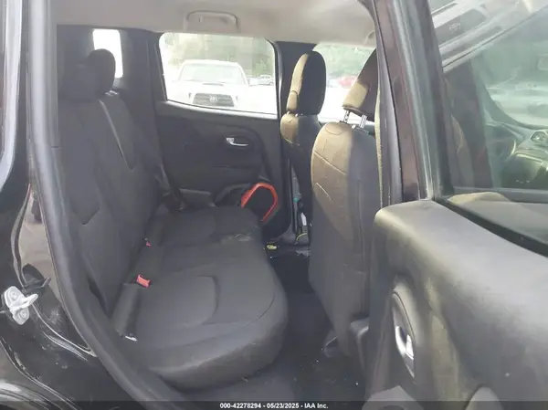 ZACCJBABXJPH79747 2018 JEEP RENEGADE - Image 8