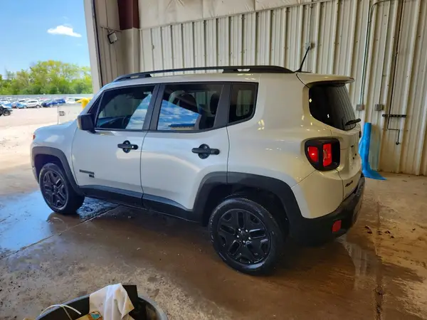 ZACCJBABXJPH79831 2018 JEEP RENEGADE - Image 2