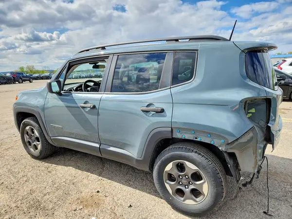 ZACCJBABXJPH85502 2018 JEEP RENEGADE - Image 2