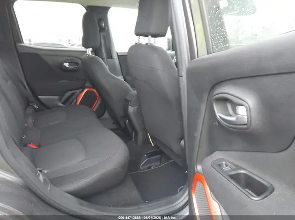 ZACCJBABXJPH89730 2018 JEEP RENEGADE - Image 8