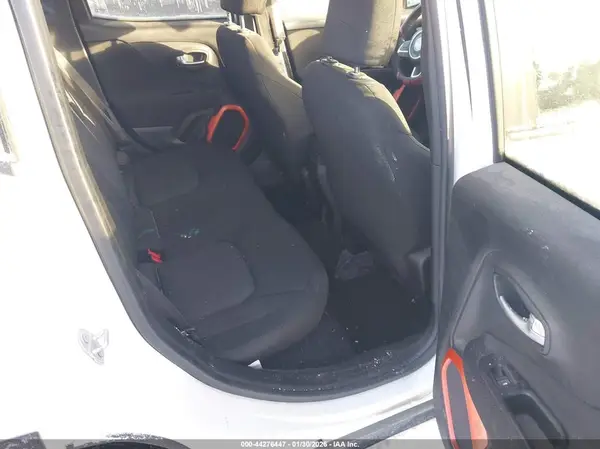ZACCJBABXJPH93583 2018 JEEP RENEGADE - Image 8