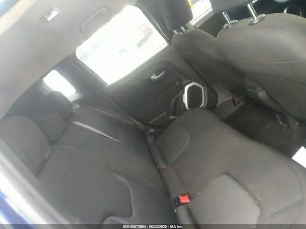 ZACCJBABXJPH94359 2018 JEEP RENEGADE - Image 8