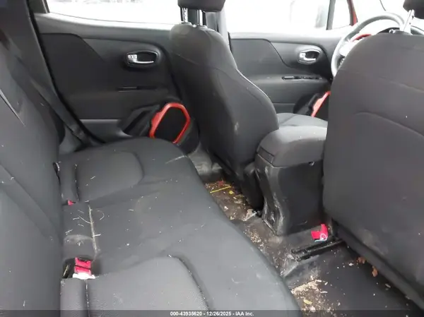 ZACCJBABXJPJ11069 2018 JEEP RENEGADE - Image 8